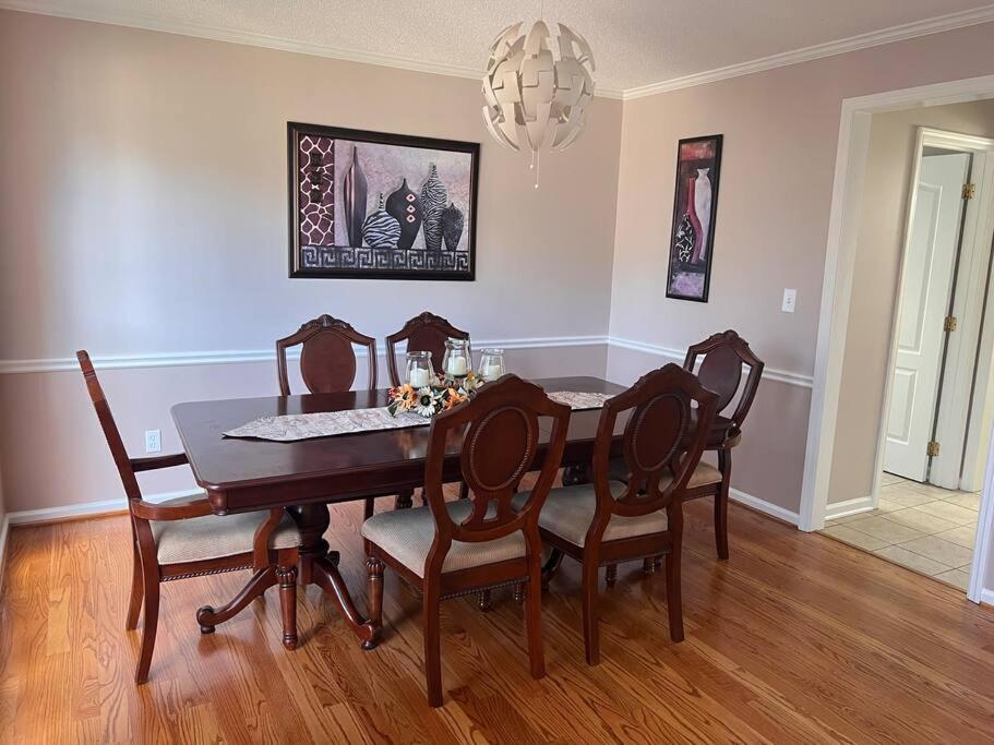 A Spacious And Warm House Fuquay-Varina Bagian luar foto