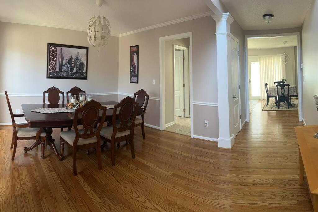 A Spacious And Warm House Fuquay-Varina Bagian luar foto